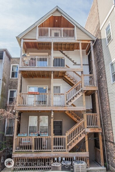 Building Photo - 828 W Buckingham Pl