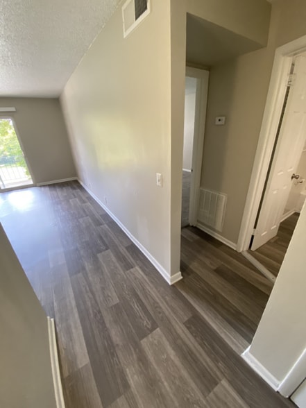 Building Photo - 1005 Hickory Hill Ln