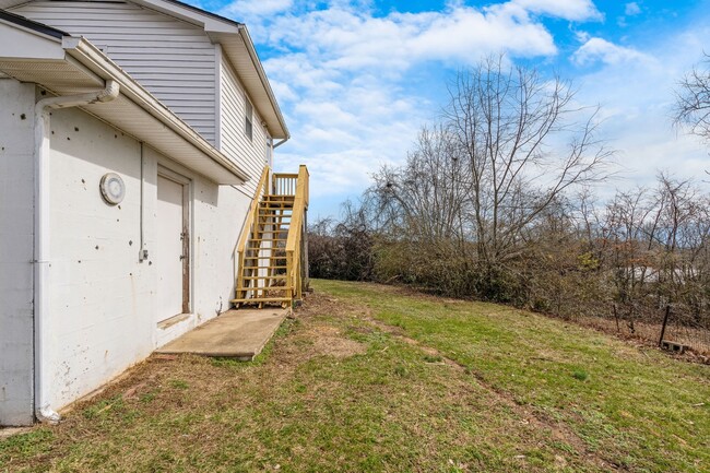 Building Photo - 1465 Highpoint Ave