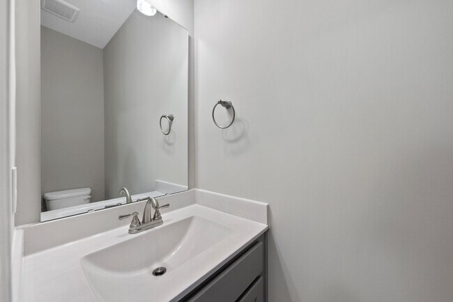Building Photo - 7994 Humie Olive Rd
