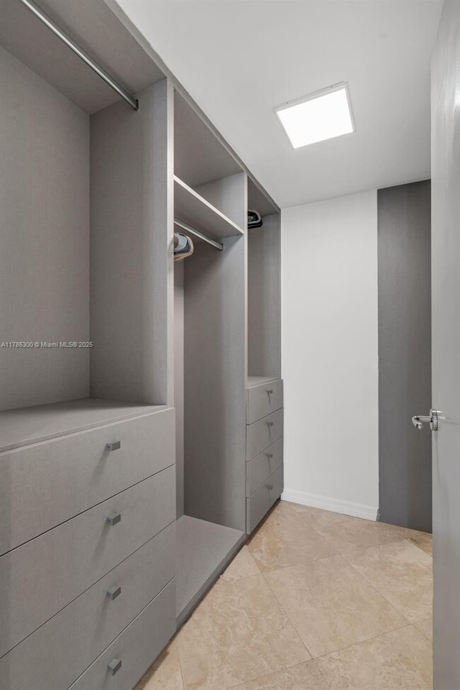 Building Photo - 1500 Ocean Dr