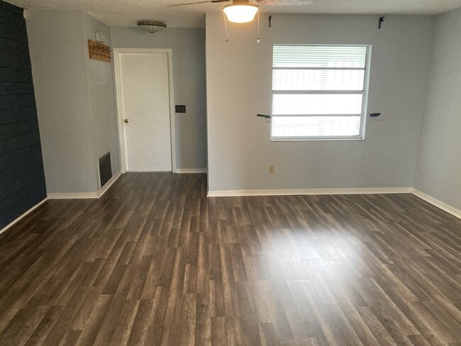 Building Photo - 2 Bed 2 Bath in Melbourne!