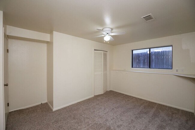 Building Photo - Spacious 4 Bedroom in Mid-Town Fort Collins