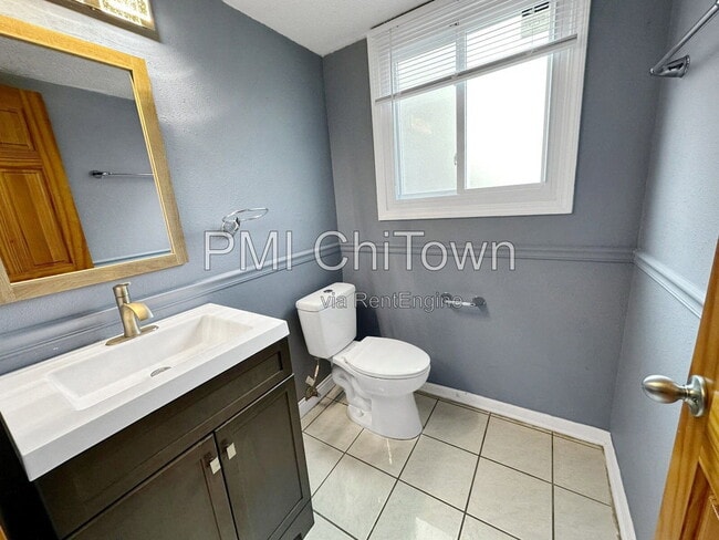 Building Photo - 2155 Wildwood Ln