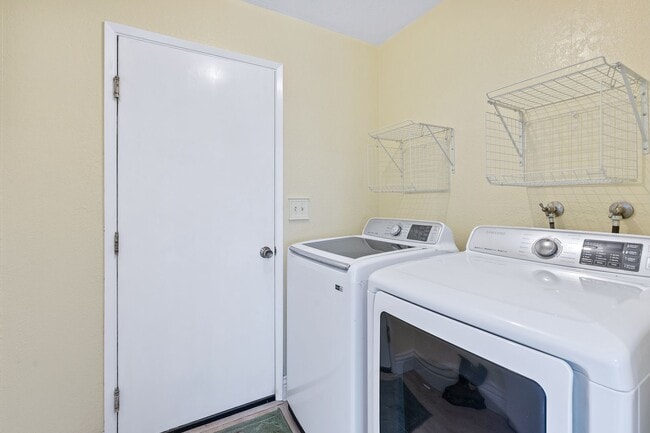 Building Photo - Browns Valley 3 bed 2 bath home