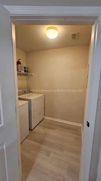 Building Photo - 7800 Point Meadows Dr