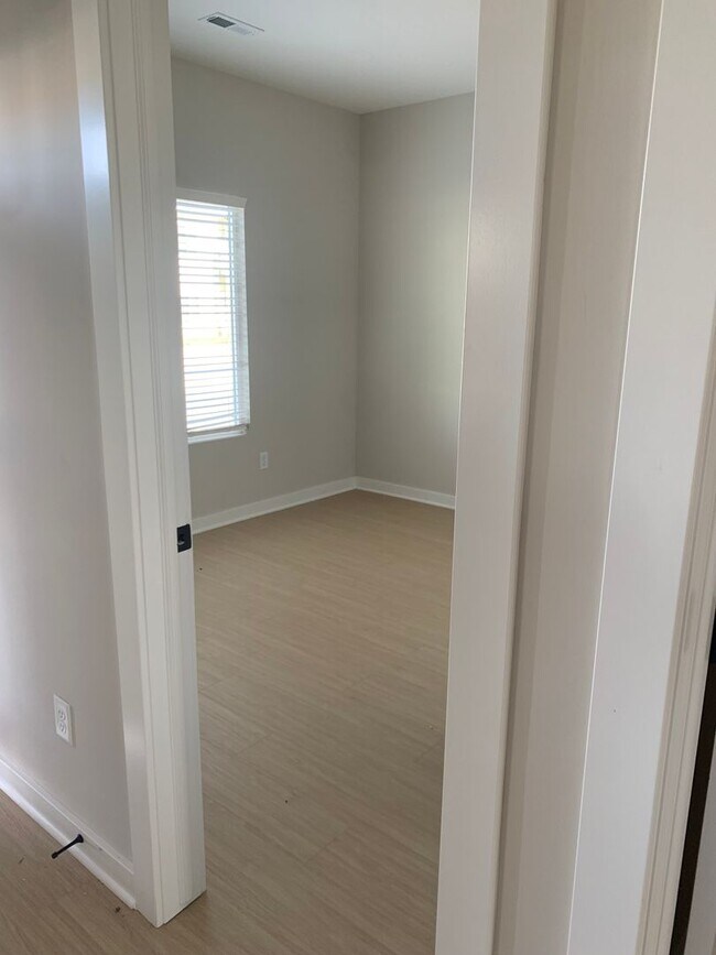 Building Photo - 5406-08 BRESSLER Dr