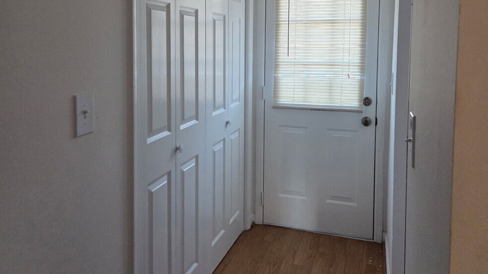 Building Photo - 905 Park Pl NE