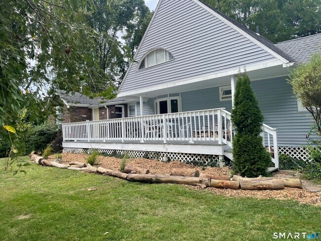 Building Photo - 125 Old Sachems Head Rd