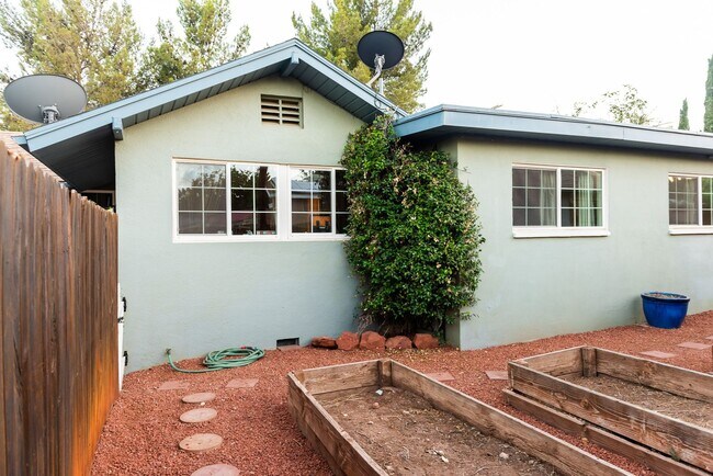 Building Photo - 111 Sunset Blvd