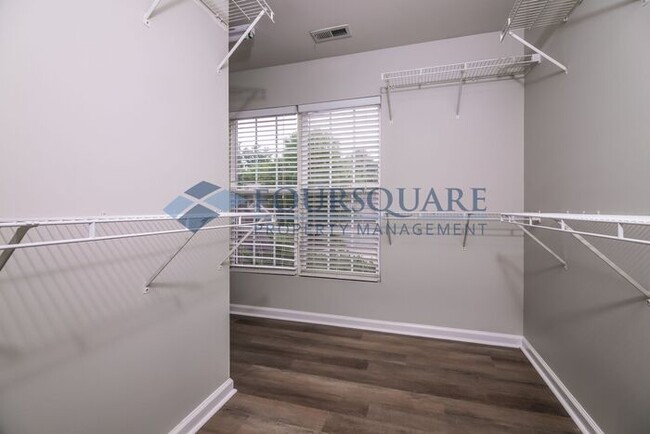 Building Photo - Single Family | Back Patio | Two- Car Gara...