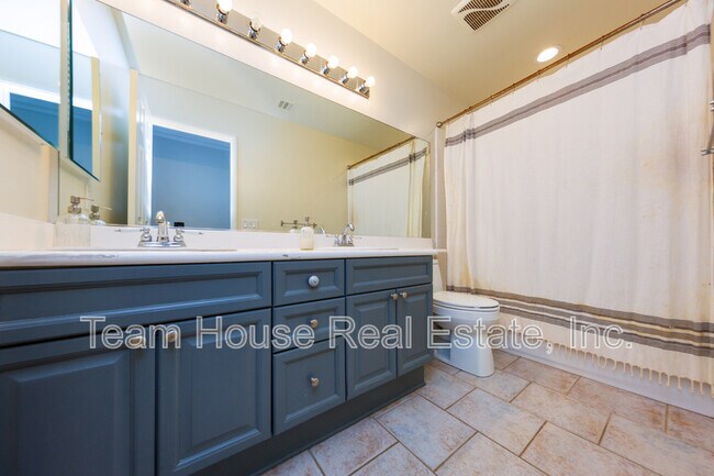 Building Photo - 27733 Mansfield Ct
