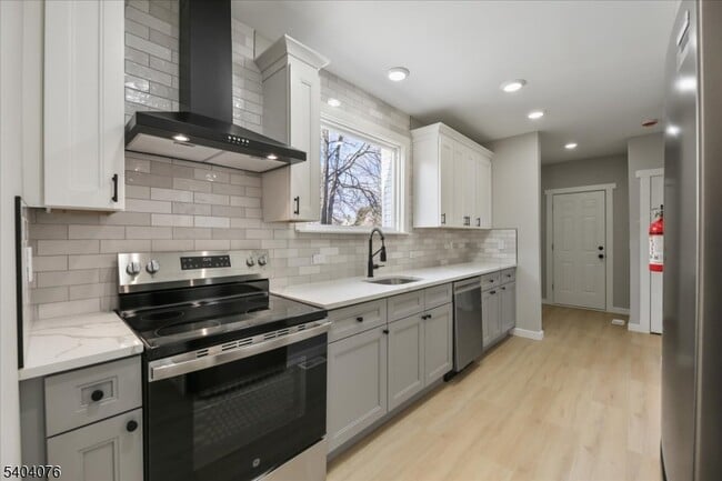 Building Photo - 143 Johnston Ave