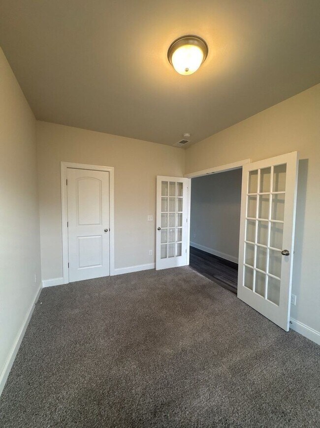 Building Photo - 3 Bedroom, 2.5 Bath and 2 Car Garage in Lebanon! $500 OFF FIRST FULL MONTH’S RENT!!