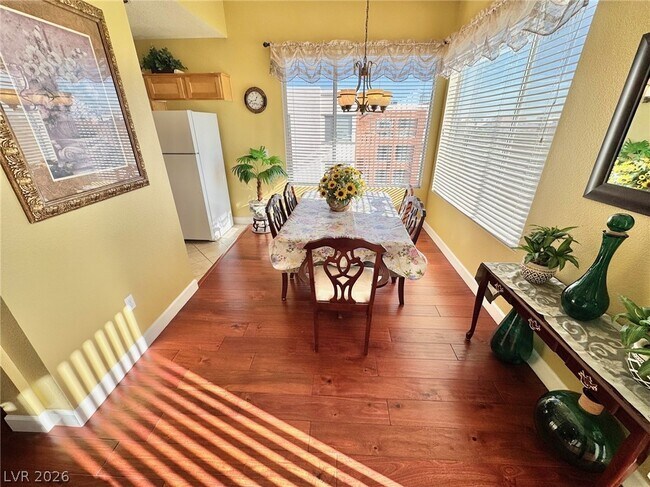 Building Photo - 55 E Agate Ave