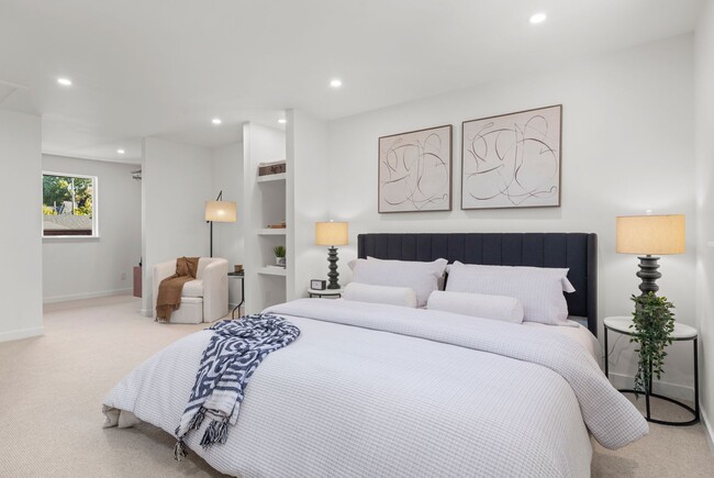 Building Photo - Modern Retreat in the Heart of Capitol Hil...