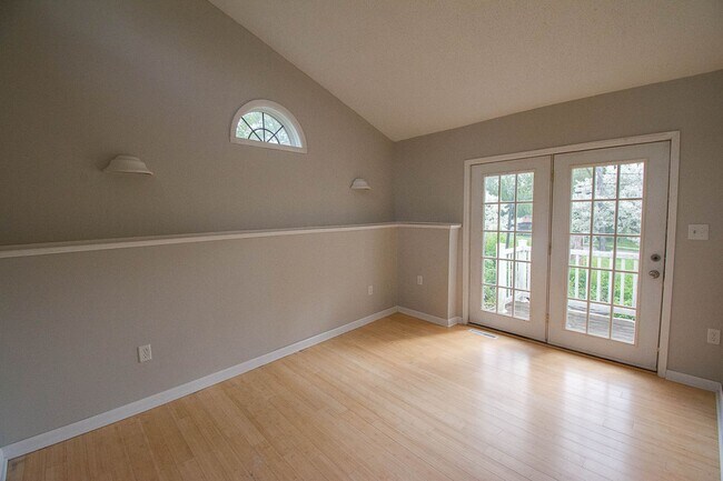 Building Photo - 1321 3rd Ave NW