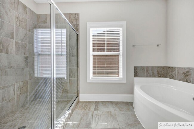 Building Photo - ONE STORY EXECUTIVE HOME READY FOR YOU IN REGATTA FOREST