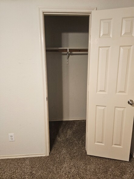 Building Photo - 7575 Hedgeoak Ct