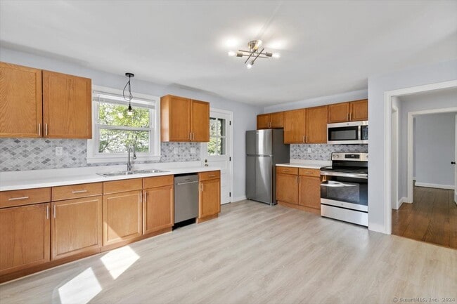 Building Photo - 119 Sunnyside Ct