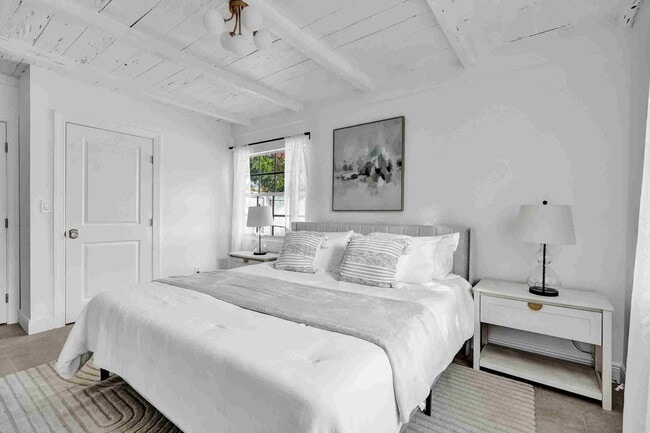 Building Photo - 435 35th St