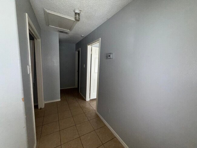 Building Photo - 311 Soria Dr
