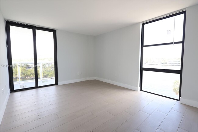 Building Photo - 20515 E Country Club Dr