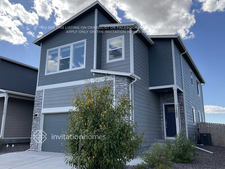 Building Photo - 11207 House Finch Ln