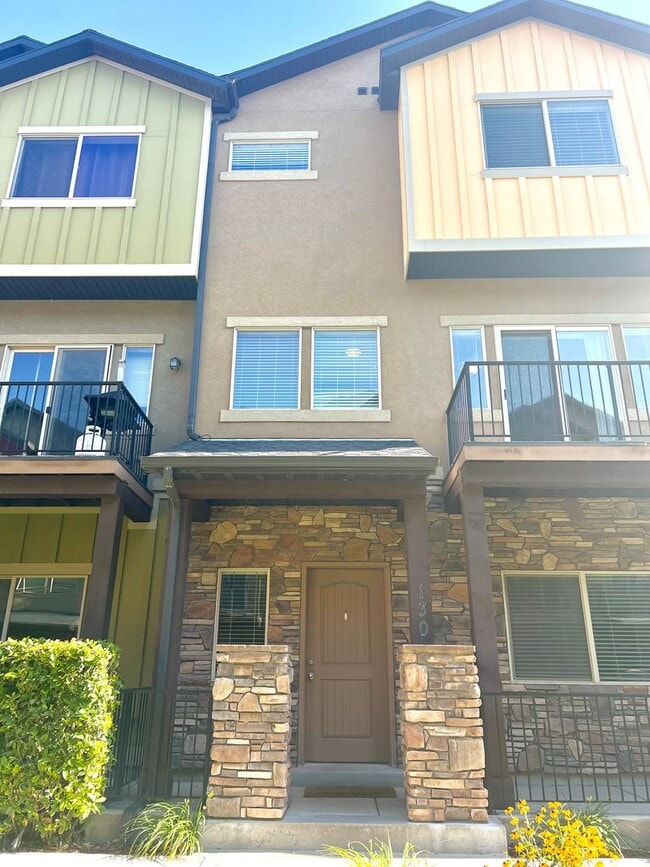 Building Photo - 4-Bed Townhome with Private Main-Level Studio Suite in South Salt Lake!