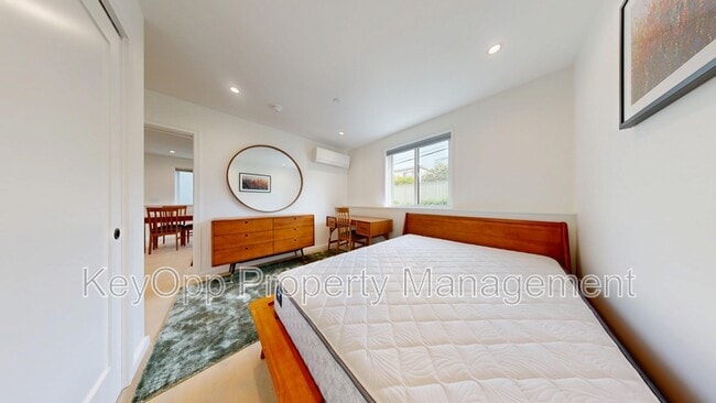 Building Photo - 466 Country Club Dr