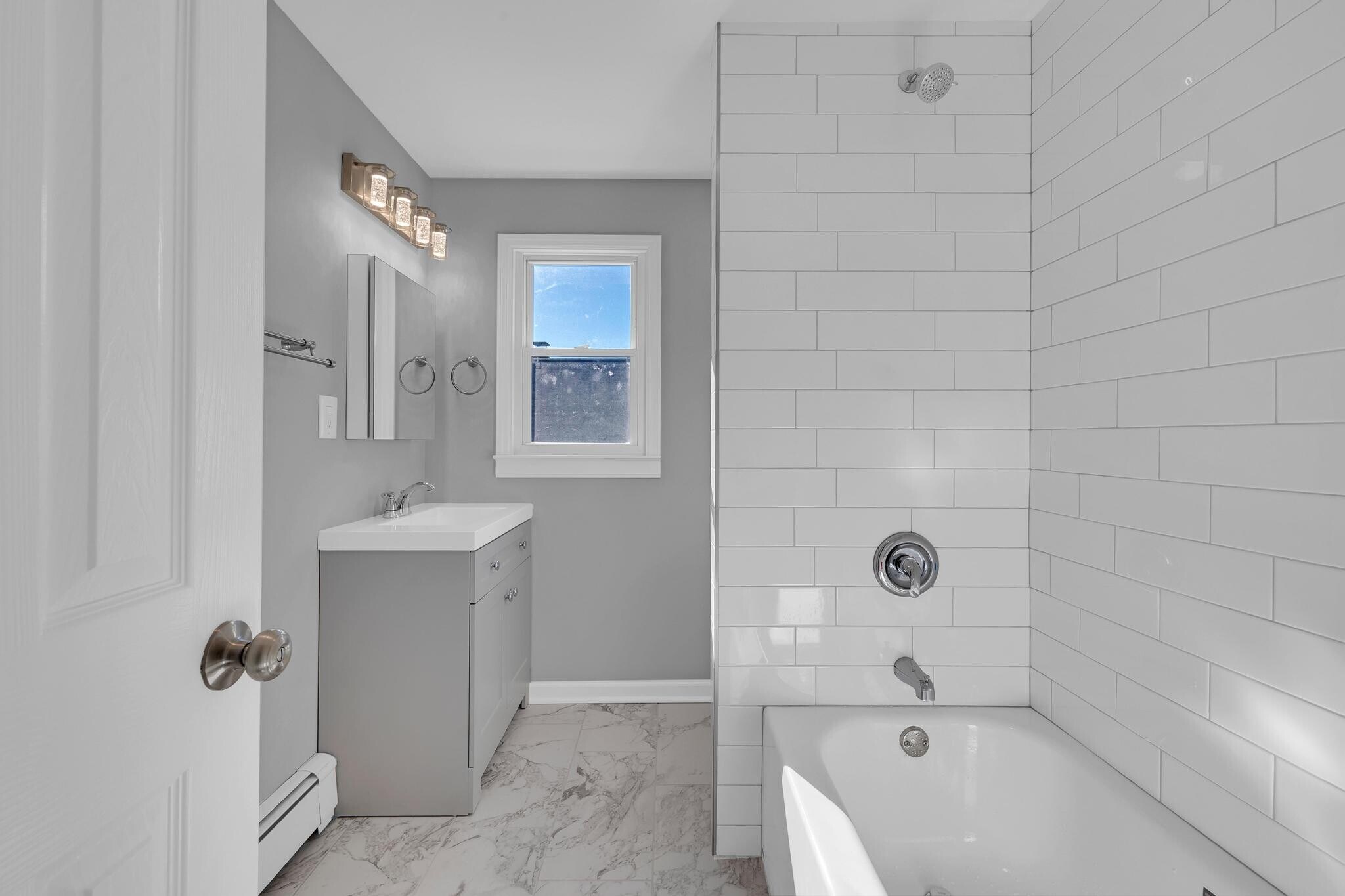 Building Photo - 148 S 4th Ave