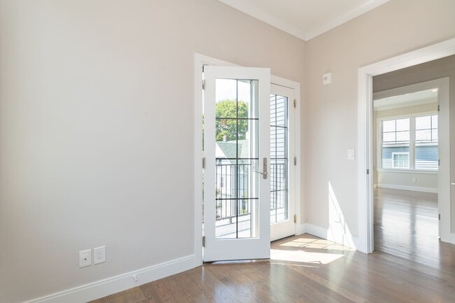 Building Photo - recently constructed 4 bed 2bath unit in Jamaica Plain is available on 9/1