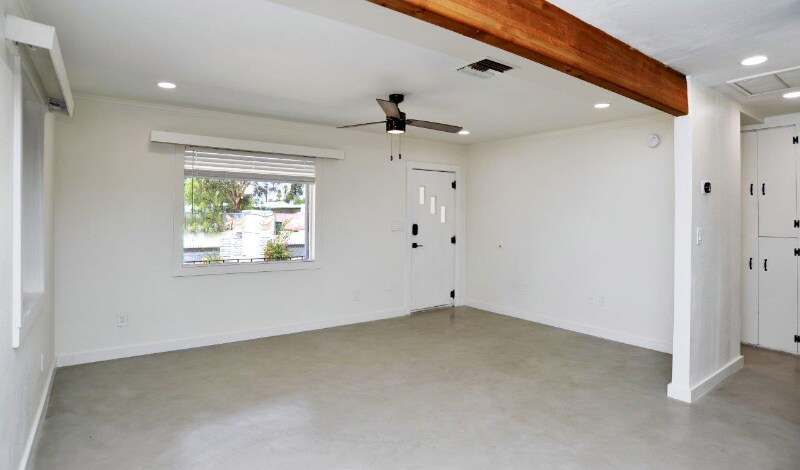 Building Photo - 5044 E Adams St