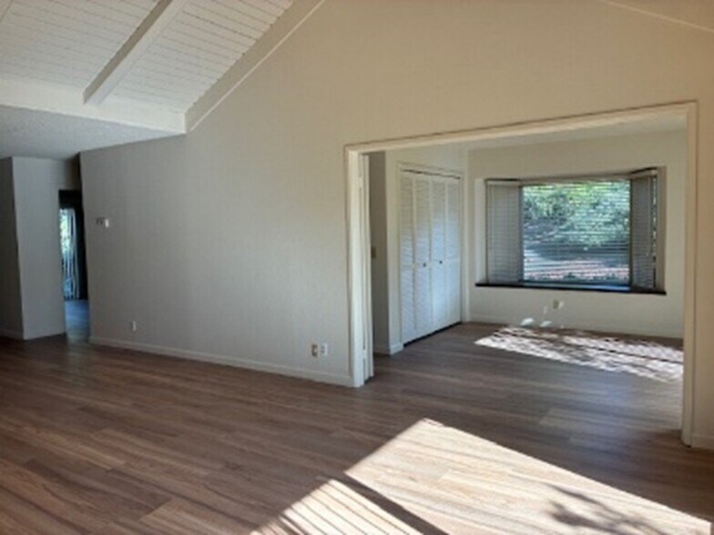 Building Photo - 6057 Montgomery Bend