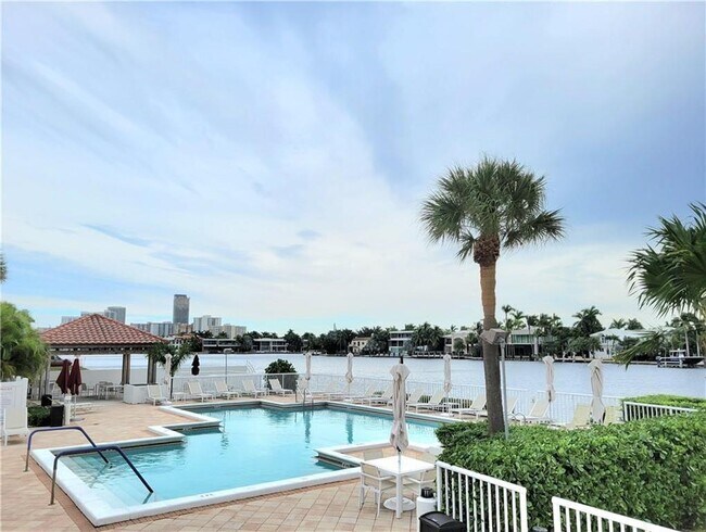 Building Photo - 20281 E Country Club Dr