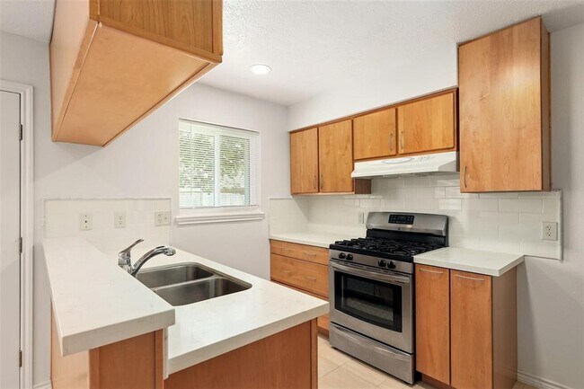 Building Photo - 11218 Sageview Dr
