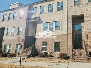 Building Photo - 328 Commons Ave