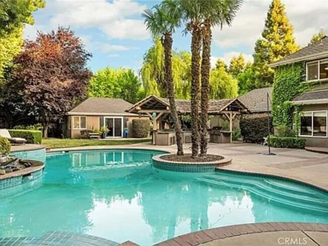 Building Photo - Custom built home with an AMAZING resort l...