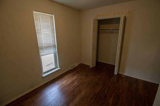 Building Photo - 1013 W Ash St