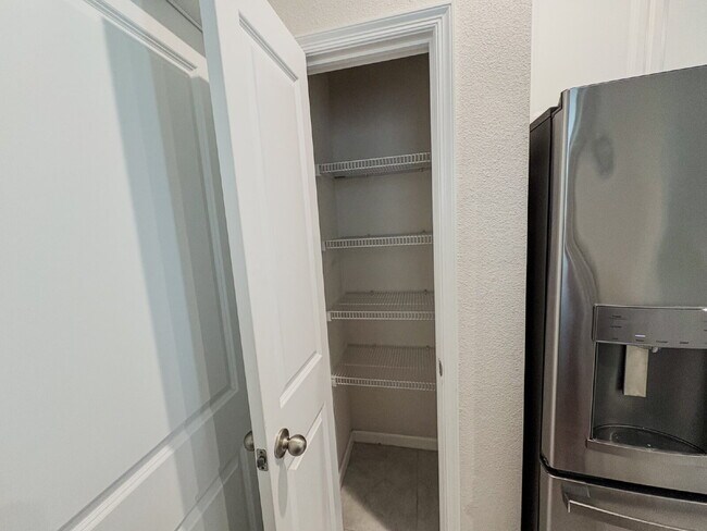 Building Photo - Spacious 3-Bedroom Townhome with garage  i...