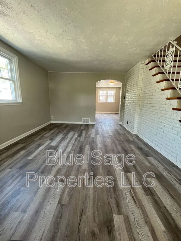 Building Photo - 15 King Ave