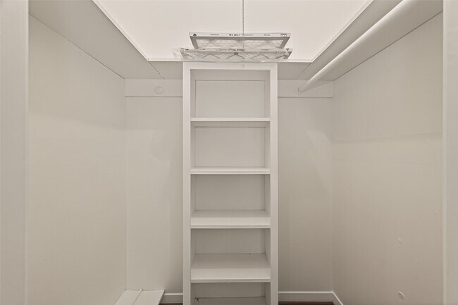 Building Photo - 5211 Hummingbird St