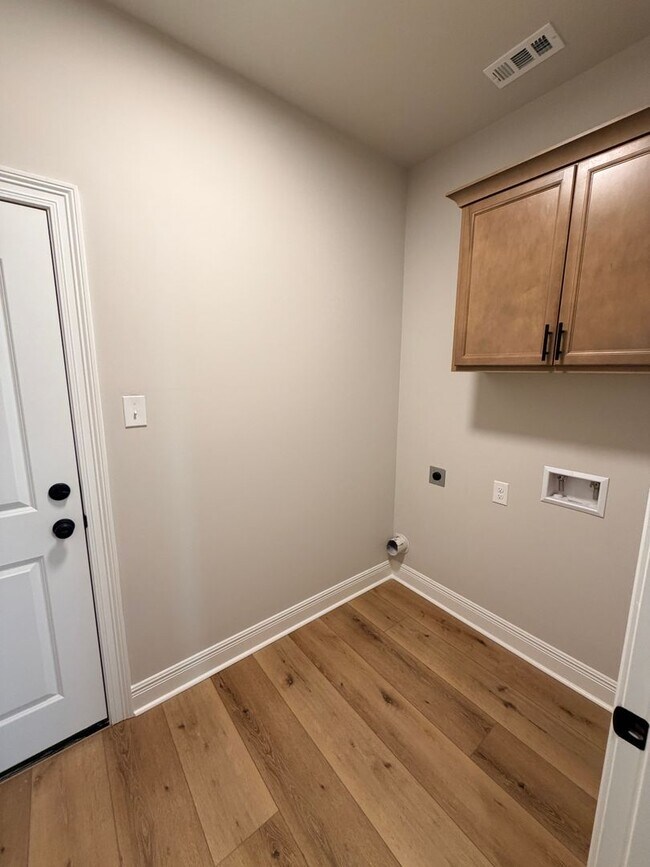 Building Photo - 816 Venecia Dr