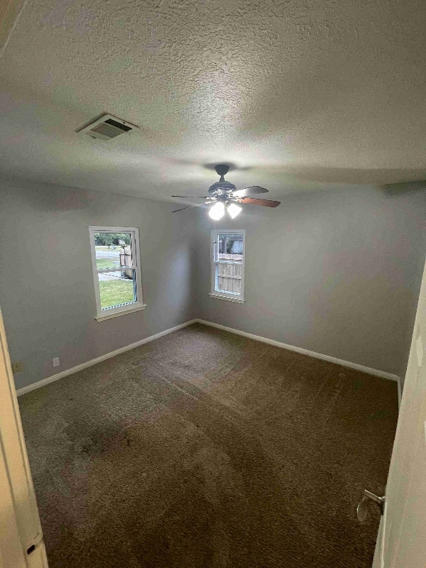 Building Photo - 200 Poinsetta Ln