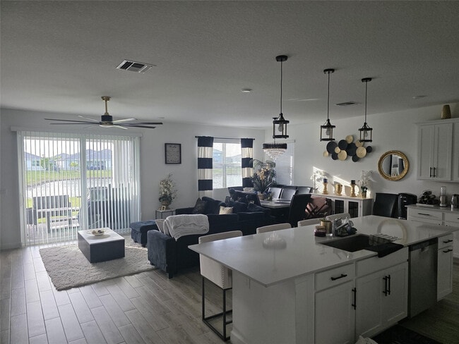 Building Photo - 10495 SW Orana Dr