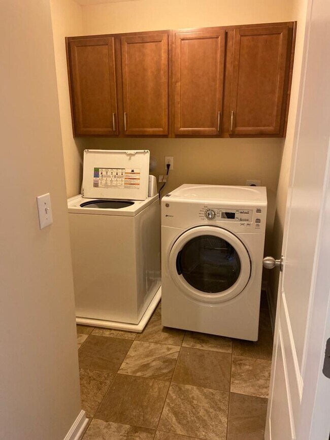 Building Photo - 1035 Ileagnes Rd