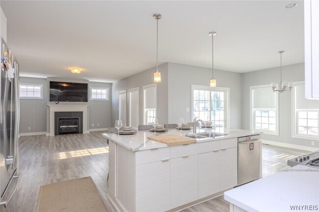 Building Photo - 46 Eagleview Dr