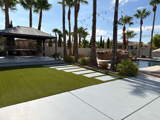 Building Photo - Luxury Home in Lone Mountain Classics