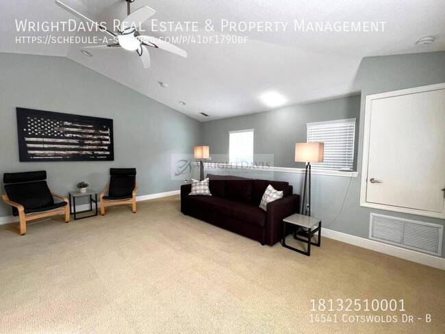 Building Photo - Beautiful Townhome-Style Studio Apartment ...