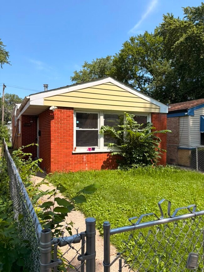 Building Photo - 1248 W 108th Pl